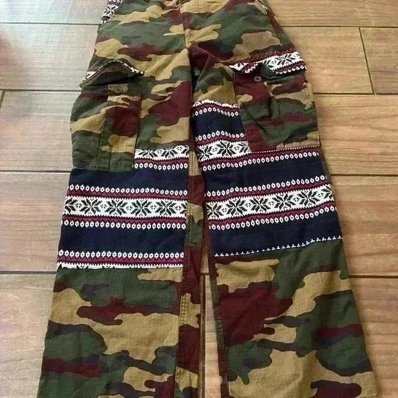 Urban outfitters cargo camo moutainer pant size 2 - Picture 4 of 6